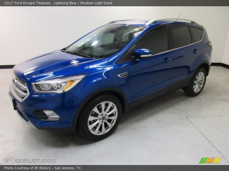 Front 3/4 View of 2017 Escape Titanium