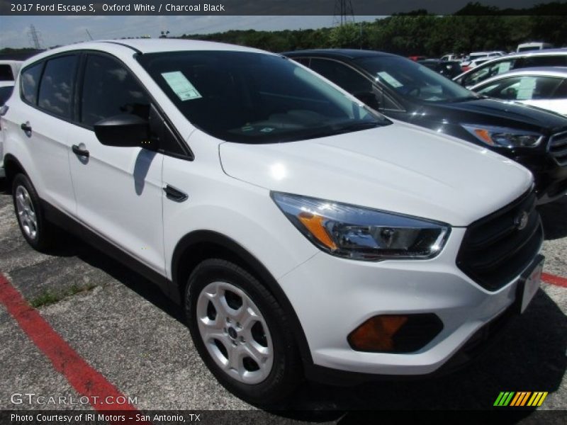 Oxford White / Charcoal Black 2017 Ford Escape S