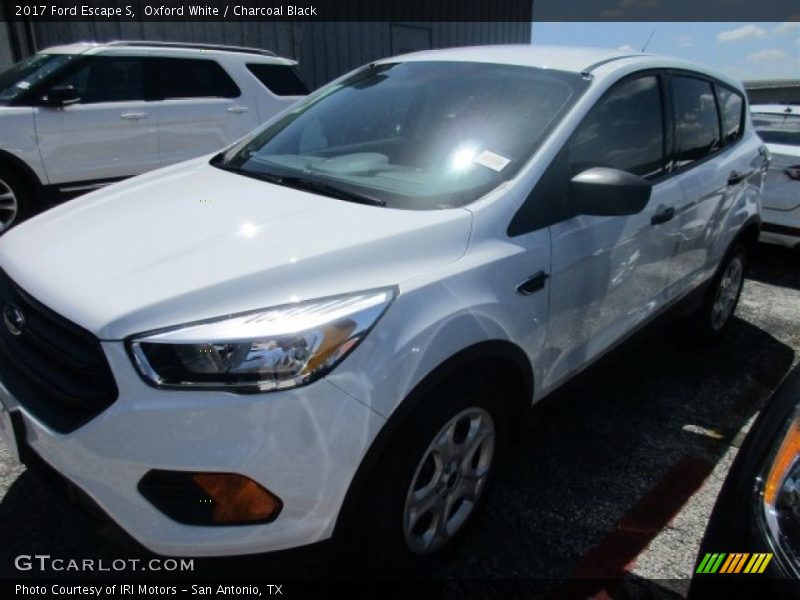 Oxford White / Charcoal Black 2017 Ford Escape S