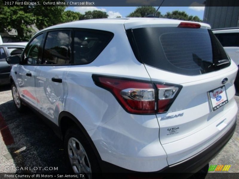 Oxford White / Charcoal Black 2017 Ford Escape S