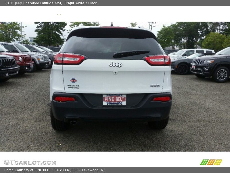 Bright White / Black 2016 Jeep Cherokee Latitude 4x4