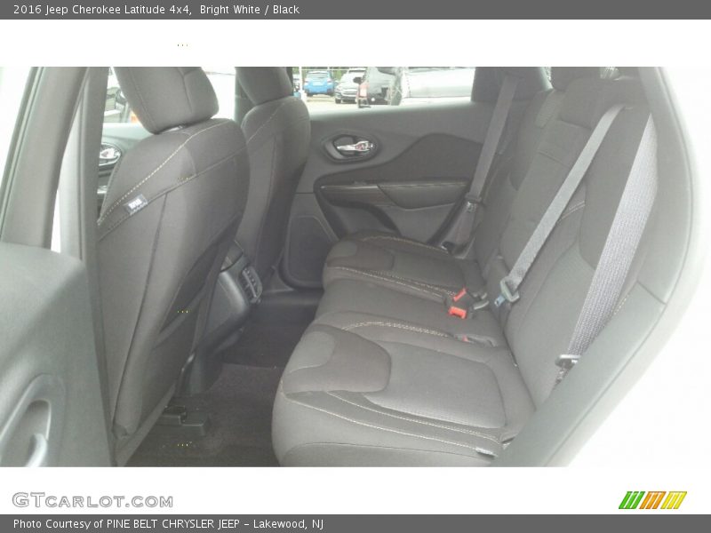 Bright White / Black 2016 Jeep Cherokee Latitude 4x4