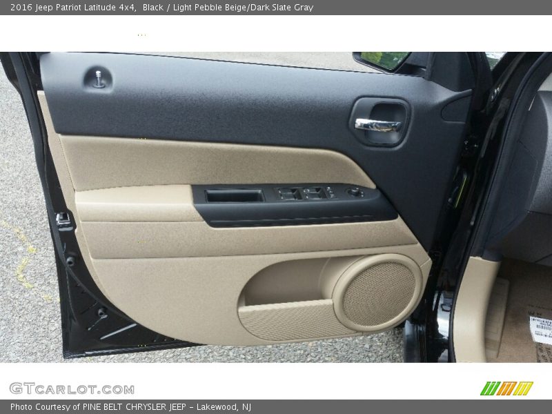 Black / Light Pebble Beige/Dark Slate Gray 2016 Jeep Patriot Latitude 4x4