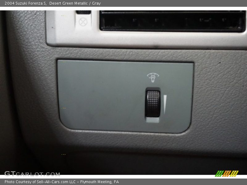 Desert Green Metallic / Gray 2004 Suzuki Forenza S