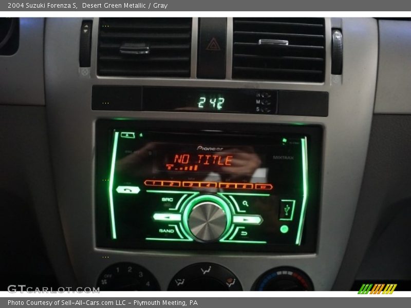 Desert Green Metallic / Gray 2004 Suzuki Forenza S