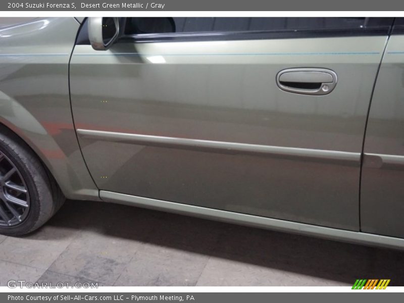 Desert Green Metallic / Gray 2004 Suzuki Forenza S