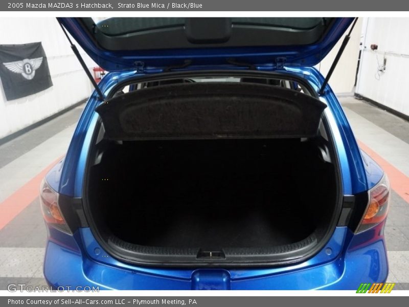 Strato Blue Mica / Black/Blue 2005 Mazda MAZDA3 s Hatchback