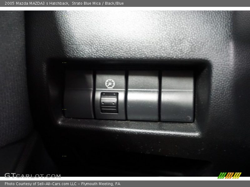 Strato Blue Mica / Black/Blue 2005 Mazda MAZDA3 s Hatchback