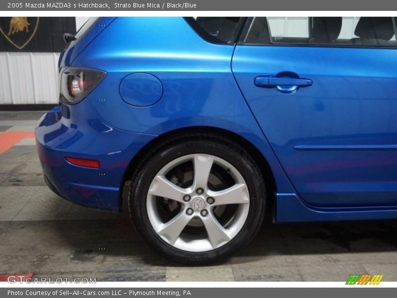 Strato Blue Mica / Black/Blue 2005 Mazda MAZDA3 s Hatchback