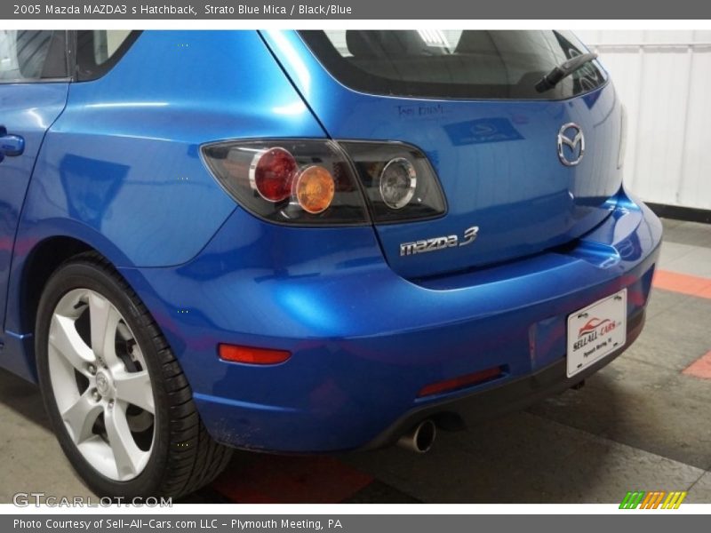 Strato Blue Mica / Black/Blue 2005 Mazda MAZDA3 s Hatchback