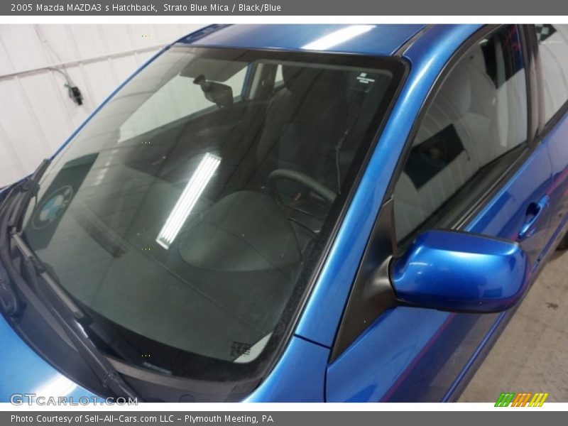 Strato Blue Mica / Black/Blue 2005 Mazda MAZDA3 s Hatchback