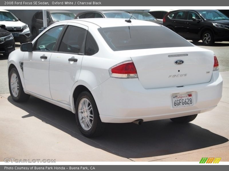 Oxford White / Charcoal Black 2008 Ford Focus SE Sedan