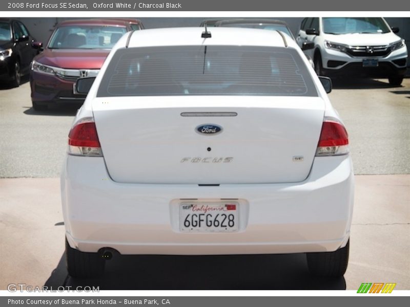 Oxford White / Charcoal Black 2008 Ford Focus SE Sedan