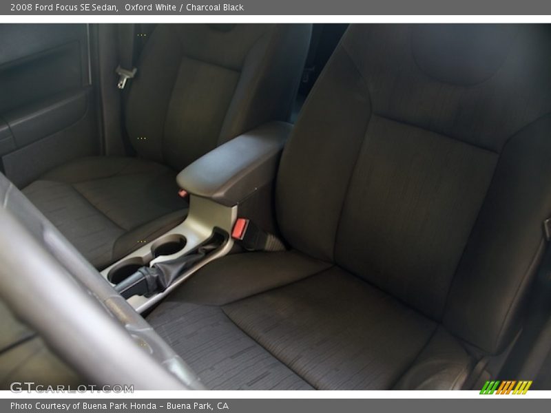 Oxford White / Charcoal Black 2008 Ford Focus SE Sedan