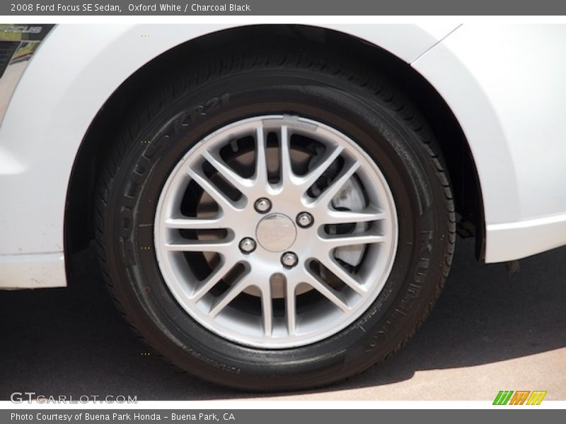 Oxford White / Charcoal Black 2008 Ford Focus SE Sedan