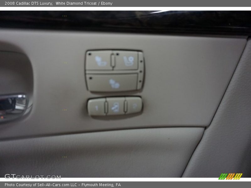 White Diamond Tricoat / Ebony 2008 Cadillac DTS Luxury