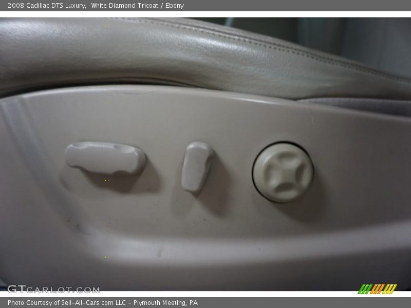 White Diamond Tricoat / Ebony 2008 Cadillac DTS Luxury