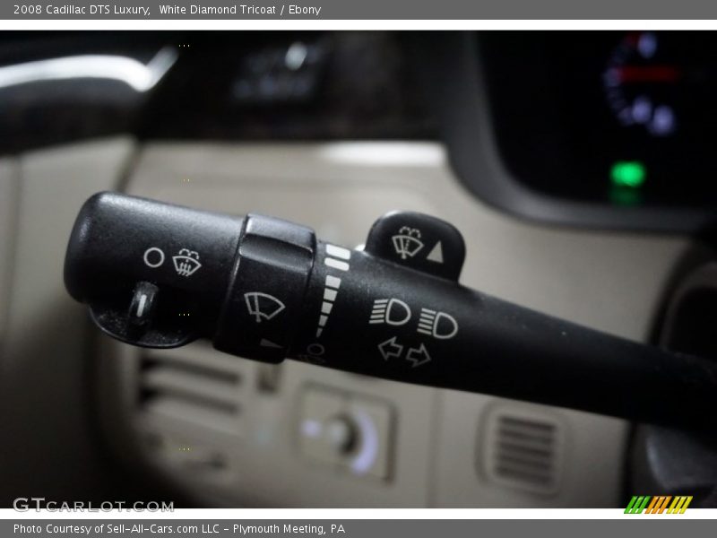 White Diamond Tricoat / Ebony 2008 Cadillac DTS Luxury