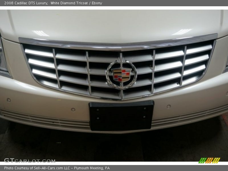 White Diamond Tricoat / Ebony 2008 Cadillac DTS Luxury
