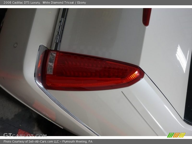 White Diamond Tricoat / Ebony 2008 Cadillac DTS Luxury