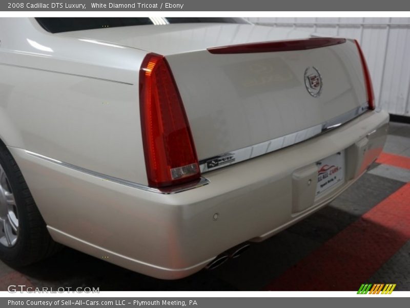 White Diamond Tricoat / Ebony 2008 Cadillac DTS Luxury