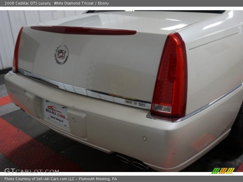 White Diamond Tricoat / Ebony 2008 Cadillac DTS Luxury