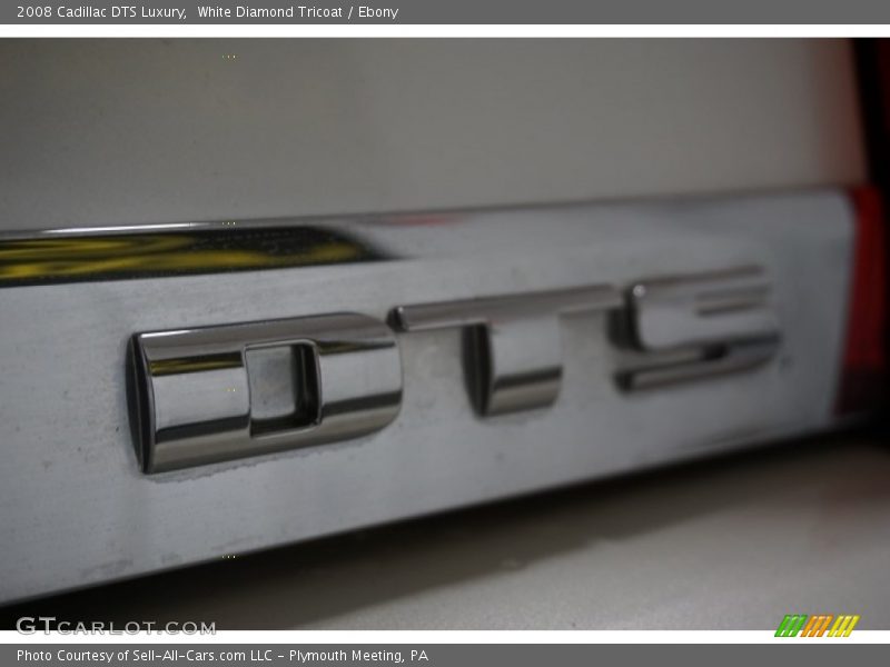 White Diamond Tricoat / Ebony 2008 Cadillac DTS Luxury