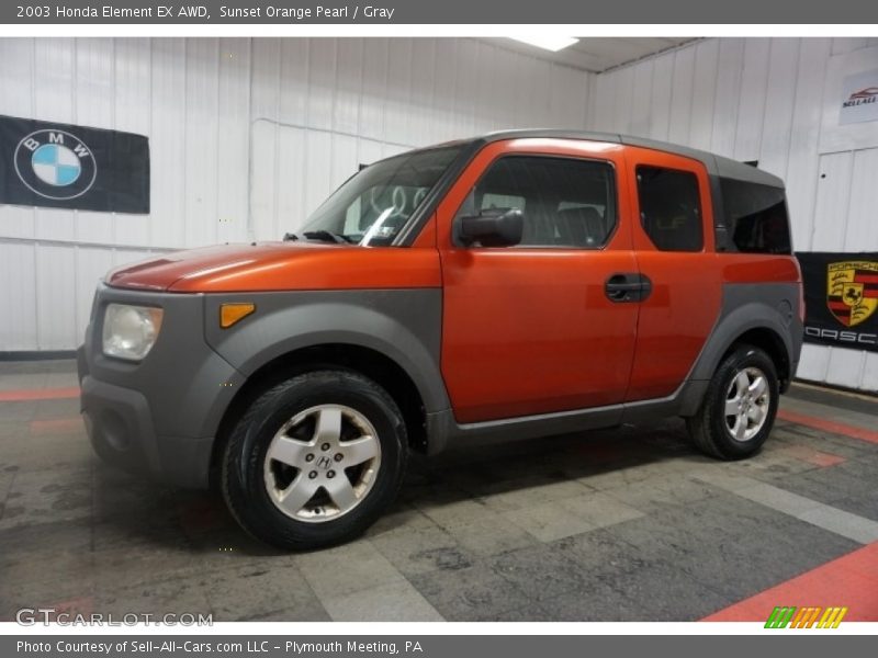 Front 3/4 View of 2003 Element EX AWD