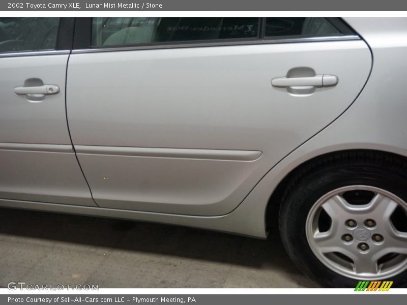 Lunar Mist Metallic / Stone 2002 Toyota Camry XLE