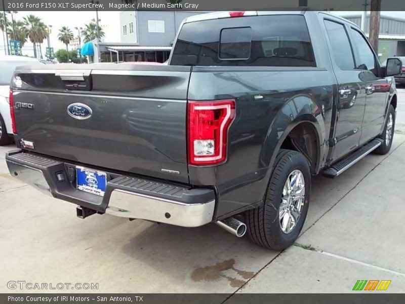 Magnetic / Medium Earth Gray 2016 Ford F150 XLT SuperCrew