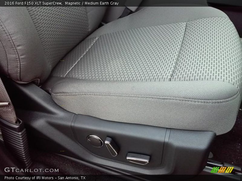 Magnetic / Medium Earth Gray 2016 Ford F150 XLT SuperCrew