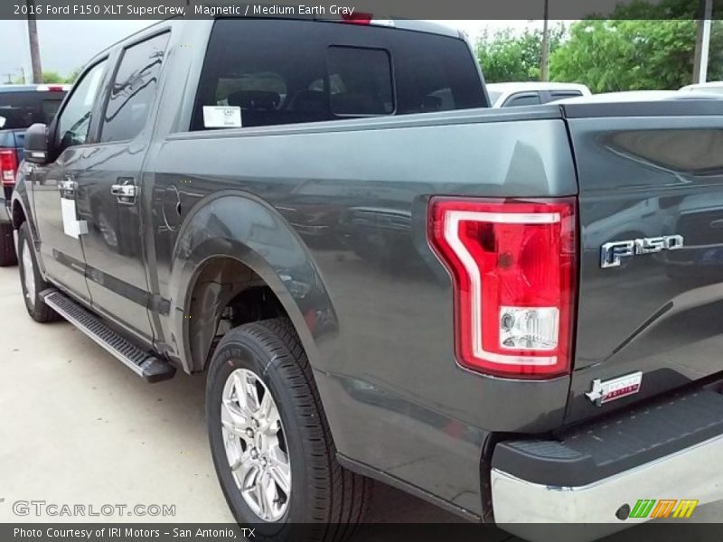 Magnetic / Medium Earth Gray 2016 Ford F150 XLT SuperCrew