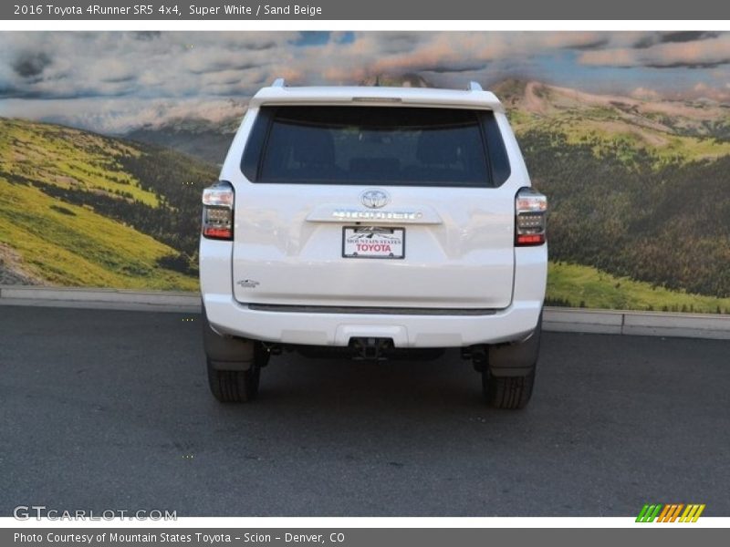 Super White / Sand Beige 2016 Toyota 4Runner SR5 4x4