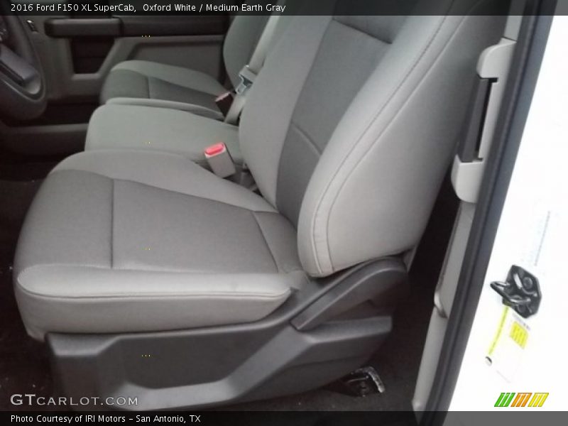 Oxford White / Medium Earth Gray 2016 Ford F150 XL SuperCab