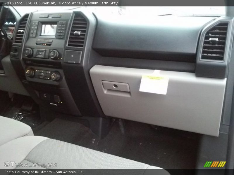 Oxford White / Medium Earth Gray 2016 Ford F150 XL SuperCab