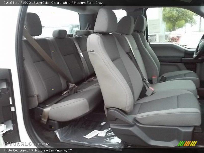 Oxford White / Medium Earth Gray 2016 Ford F150 XL SuperCab