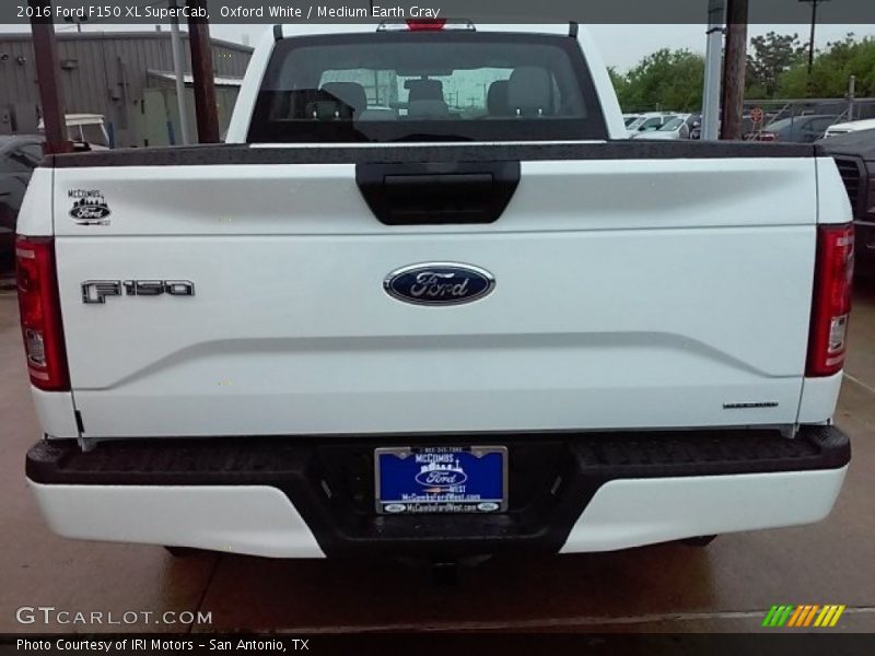 Oxford White / Medium Earth Gray 2016 Ford F150 XL SuperCab