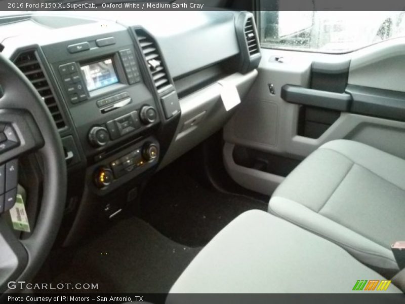 Oxford White / Medium Earth Gray 2016 Ford F150 XL SuperCab