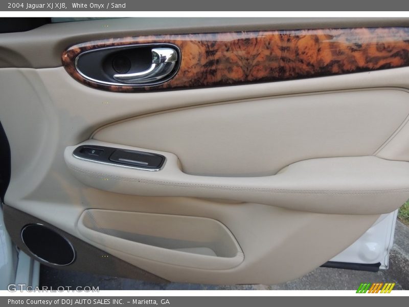 White Onyx / Sand 2004 Jaguar XJ XJ8