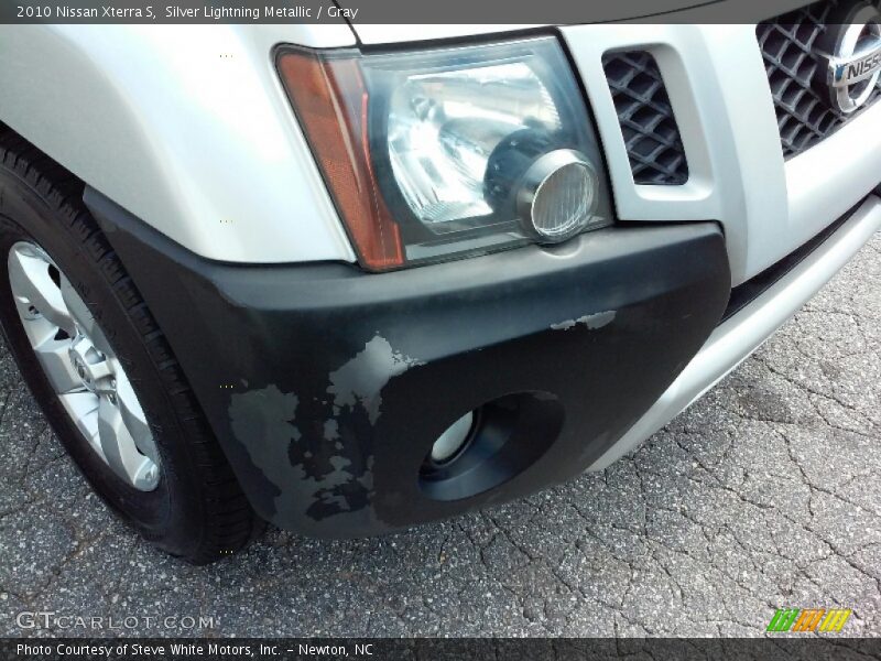 Silver Lightning Metallic / Gray 2010 Nissan Xterra S