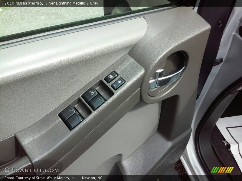 Silver Lightning Metallic / Gray 2010 Nissan Xterra S