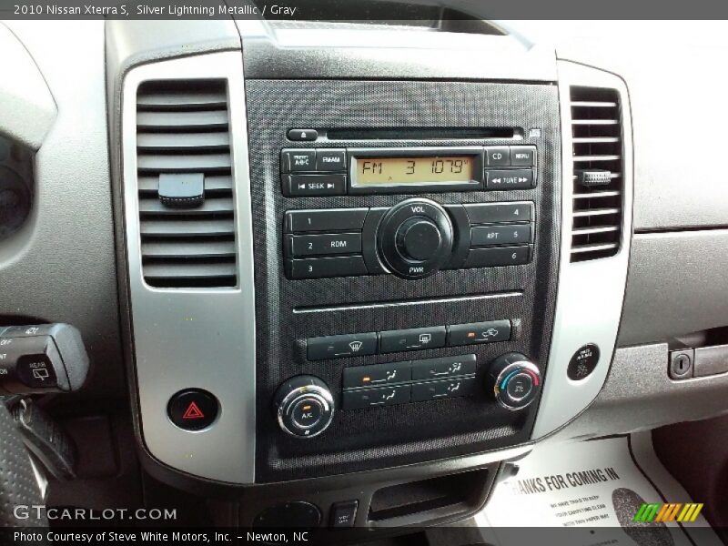 Silver Lightning Metallic / Gray 2010 Nissan Xterra S