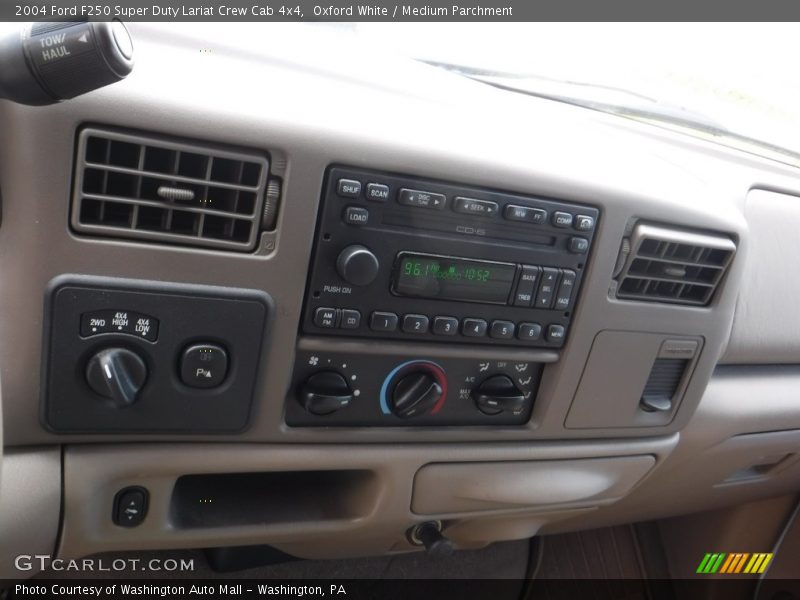 Oxford White / Medium Parchment 2004 Ford F250 Super Duty Lariat Crew Cab 4x4
