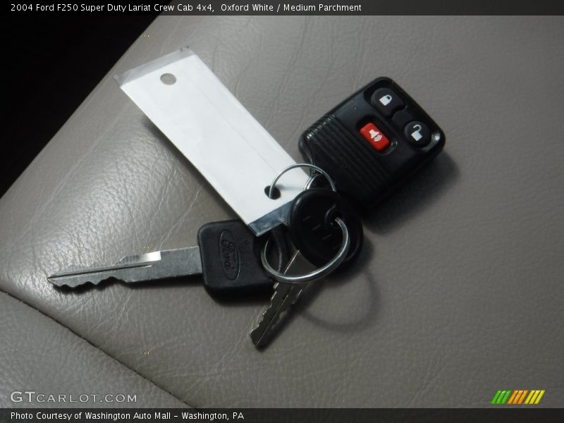 Oxford White / Medium Parchment 2004 Ford F250 Super Duty Lariat Crew Cab 4x4