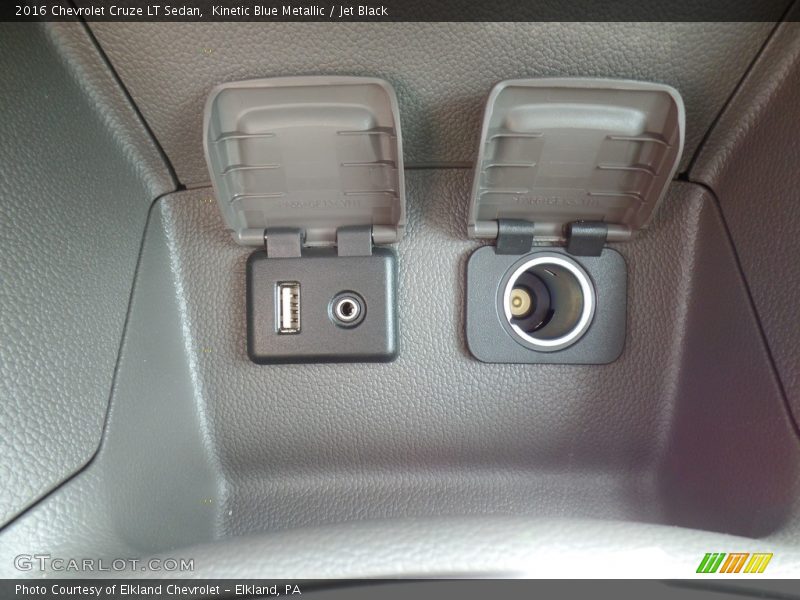 Kinetic Blue Metallic / Jet Black 2016 Chevrolet Cruze LT Sedan