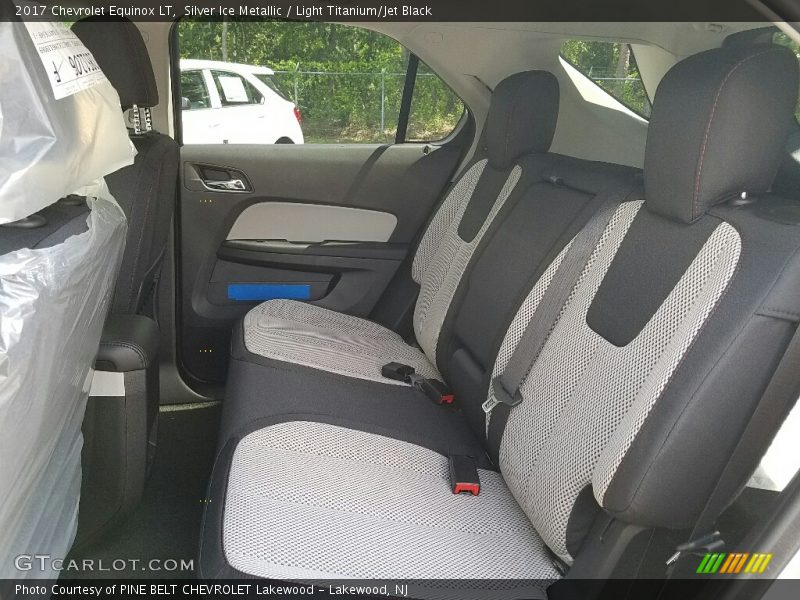 Silver Ice Metallic / Light Titanium/Jet Black 2017 Chevrolet Equinox LT