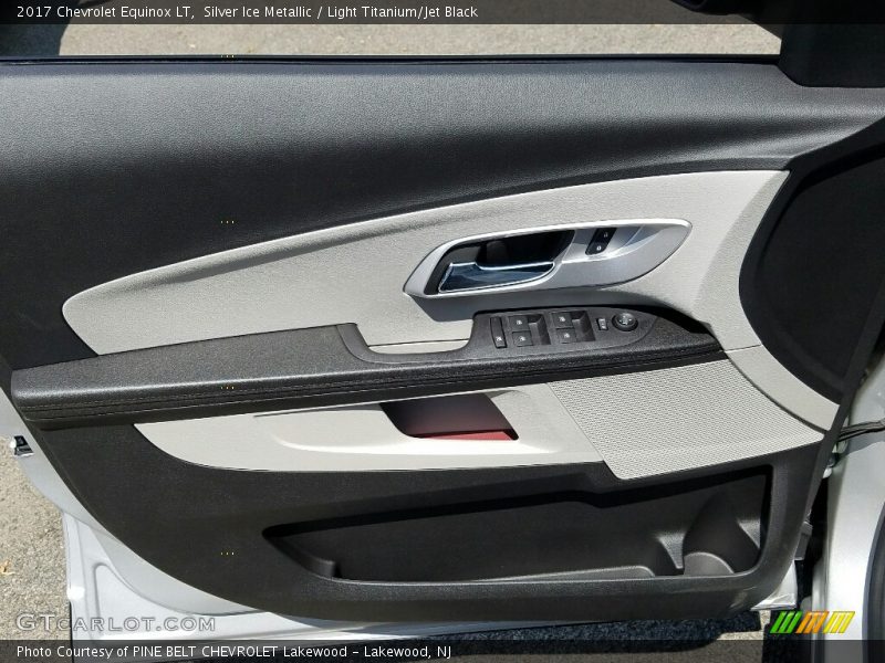 Silver Ice Metallic / Light Titanium/Jet Black 2017 Chevrolet Equinox LT