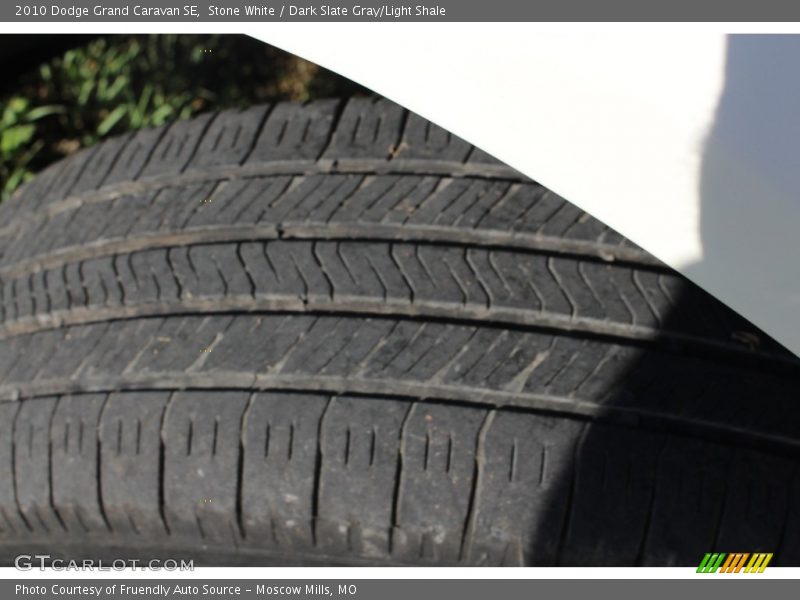 Stone White / Dark Slate Gray/Light Shale 2010 Dodge Grand Caravan SE
