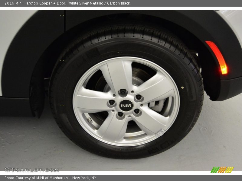 White Silver Metallic / Carbon Black 2016 Mini Hardtop Cooper 4 Door
