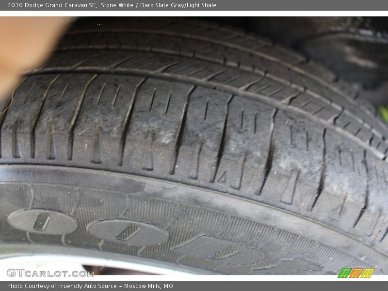 Stone White / Dark Slate Gray/Light Shale 2010 Dodge Grand Caravan SE